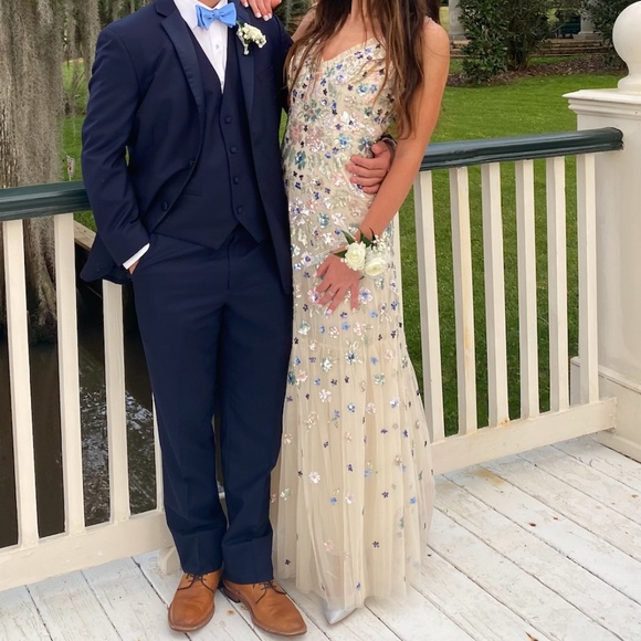 Needle and Thread Embroidered Gown Size 6 - Picture 2 of 3